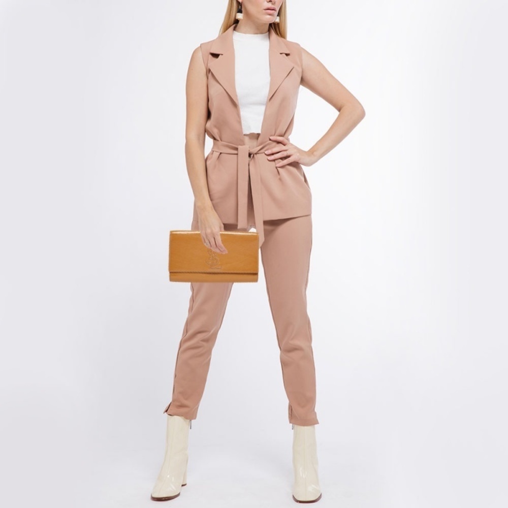 YVES SAINT LAURENT Beige Patent Leather Belle De Jour Flap Clutch - Picture 2 of 8